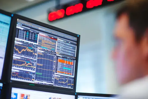 Marché de gros de l’électricité : comprendre les prix spot, à terme et les blocs