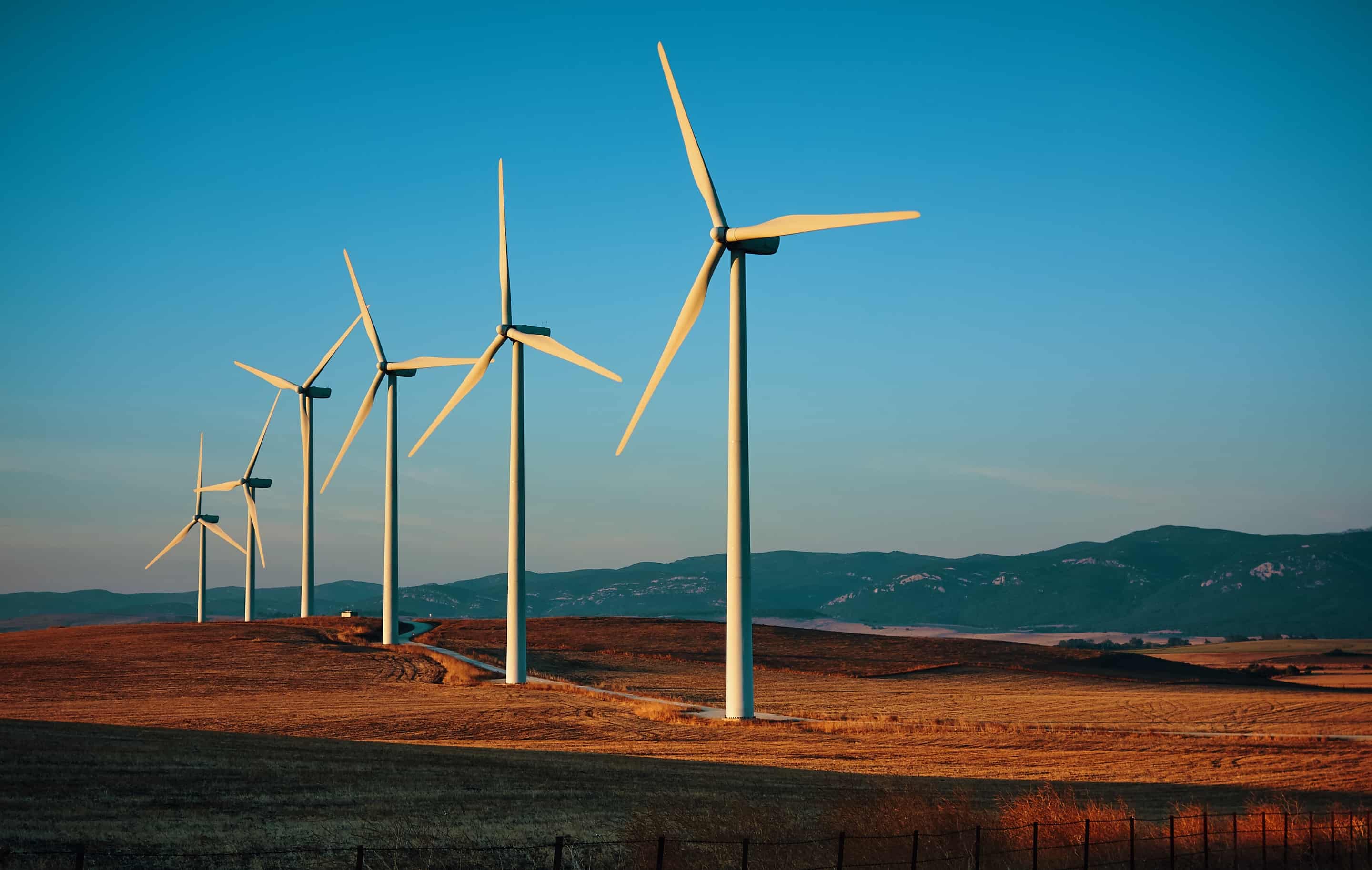 Энергетические ресурсы казахстана. ВИЭ Австралия. Испания ветроэнергия. Ветрогенераторы Fortis Wind Energy. Ветровые мельницы.